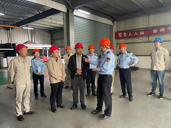 插图一 参观厂区照片.png